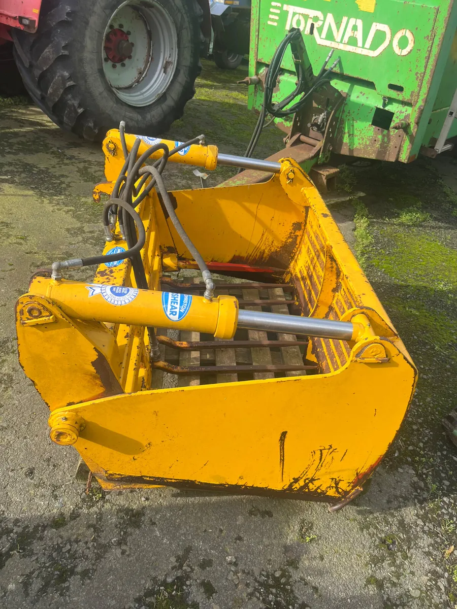 Used Johnson 4FT Shear Grab with Euro Brackets - Image 1