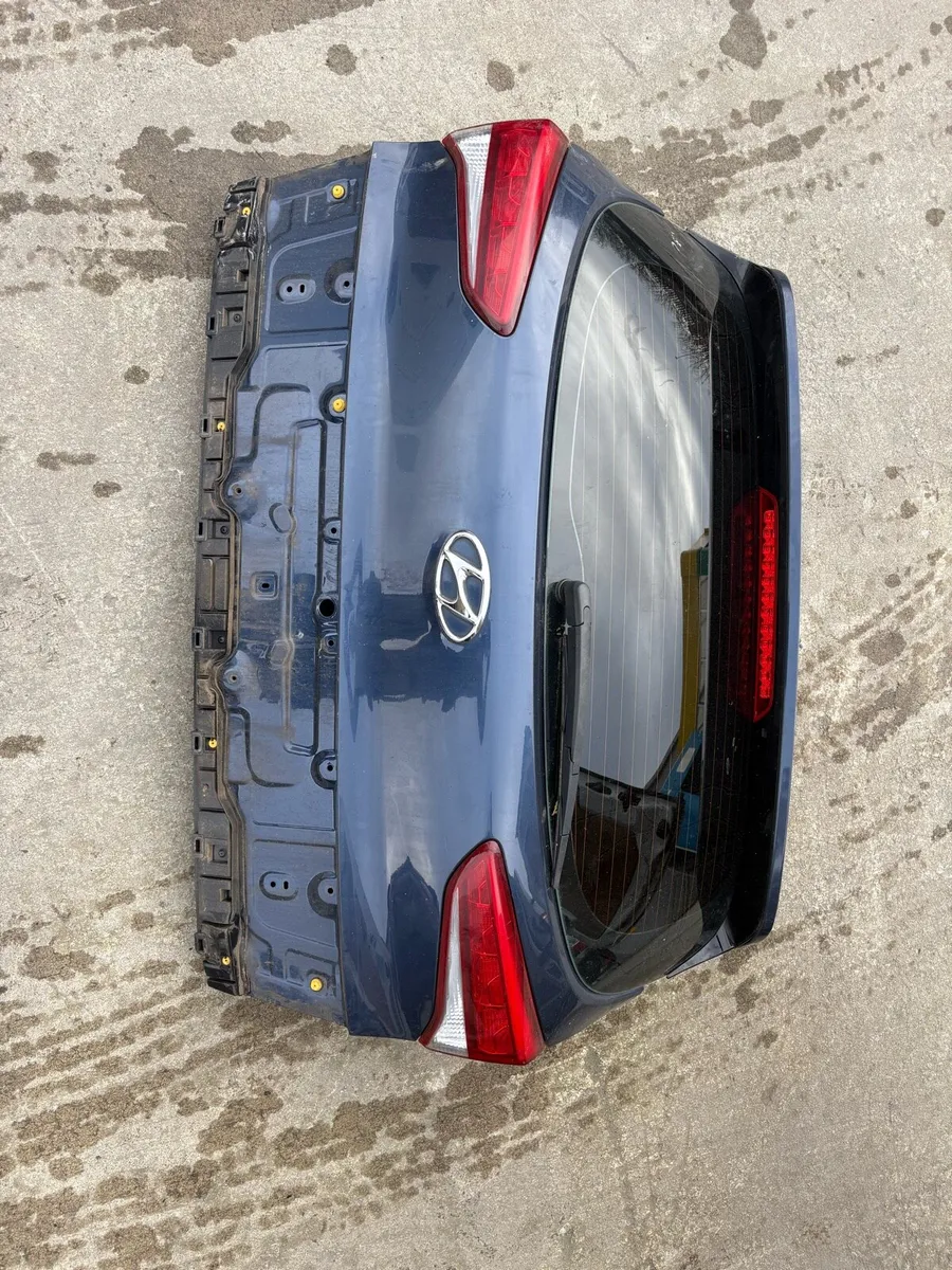 Hyundai Tucson boot door - Image 1