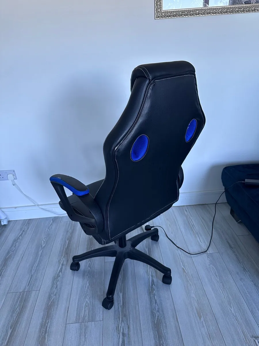 Free office chair + table - Image 3