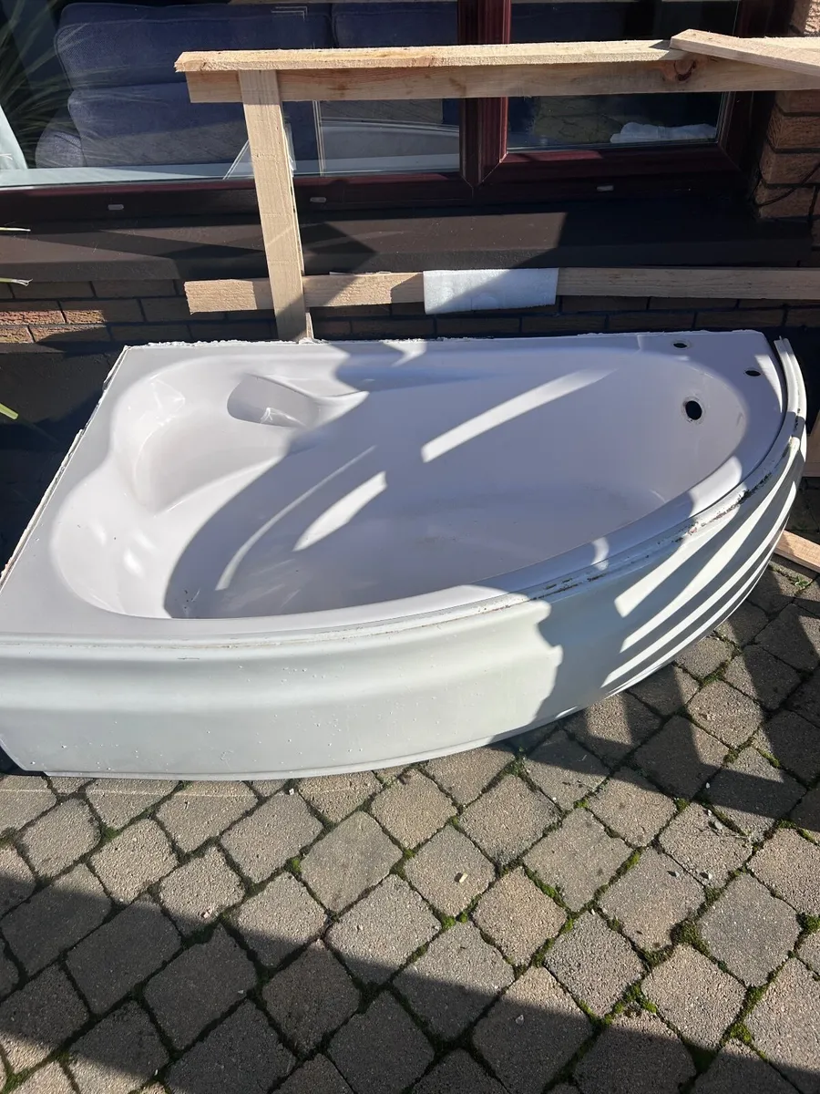 Corner Bath - Image 2