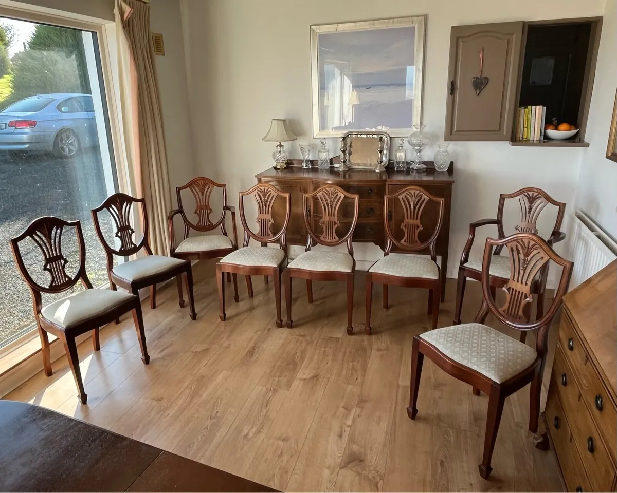 Mahogany extendable table and eight chairs - Image 2