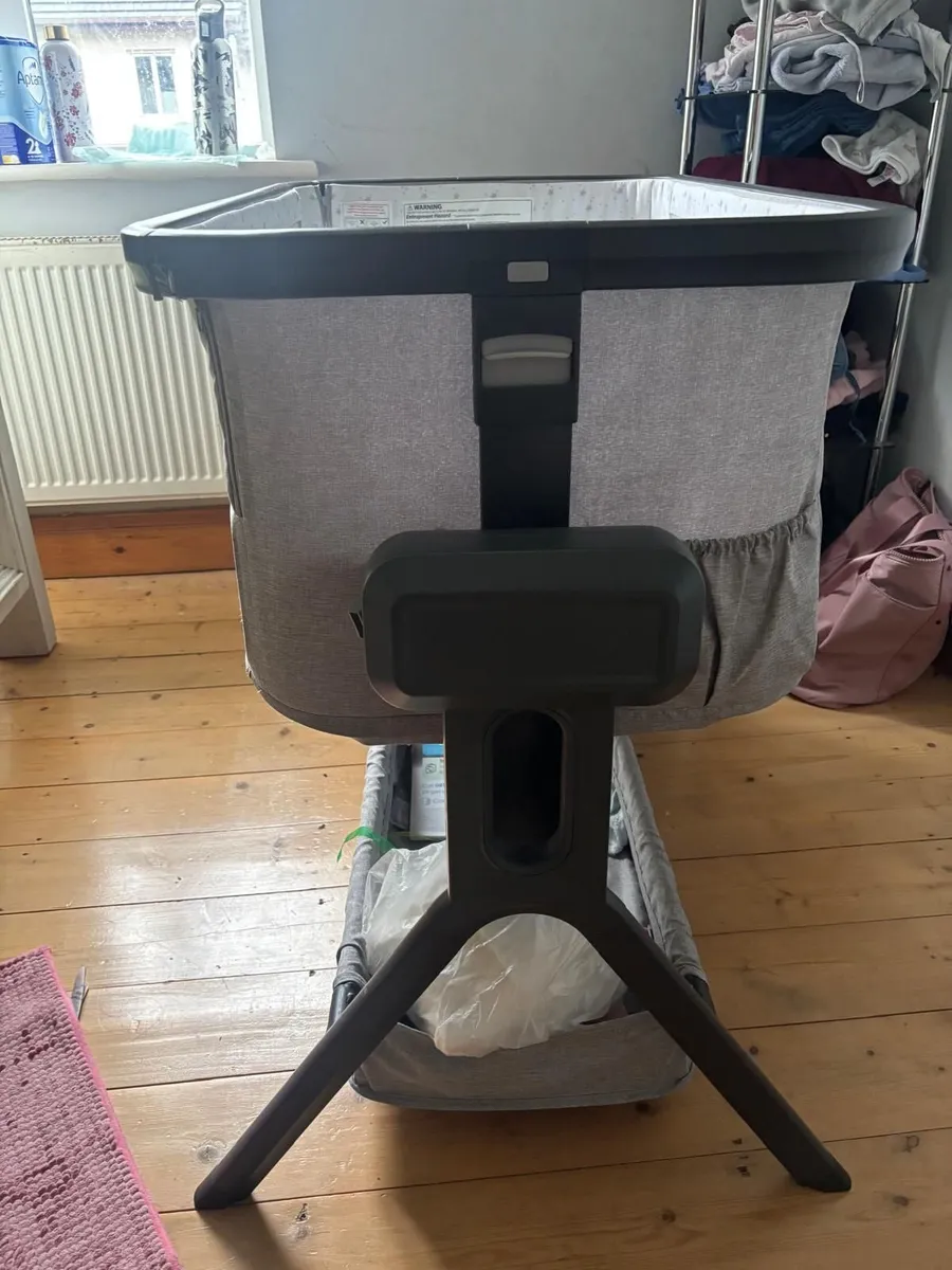 Bedside crib - Image 1