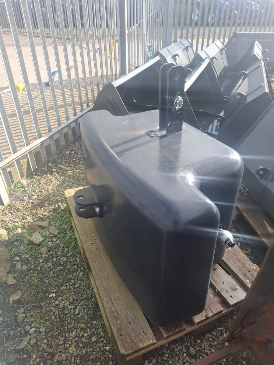 Tractor weight - Image 1
