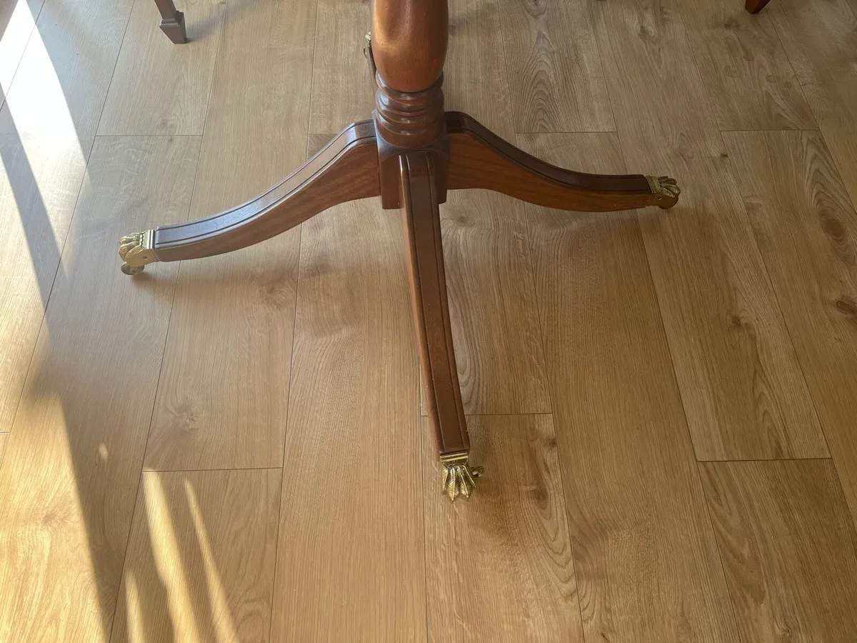 Mahogany extendable table and eight chairs - Image 4