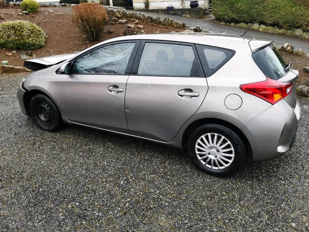 131 Toyota Auris - Image 2