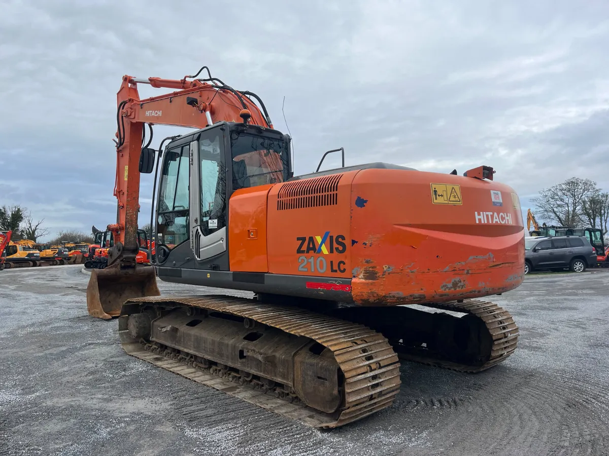 2010 Hitachi ZX210LC-3 - Image 3