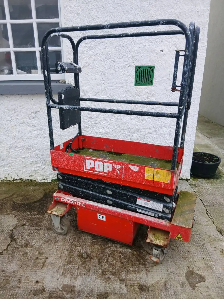 Sissor hoist/ access platform - Image 4