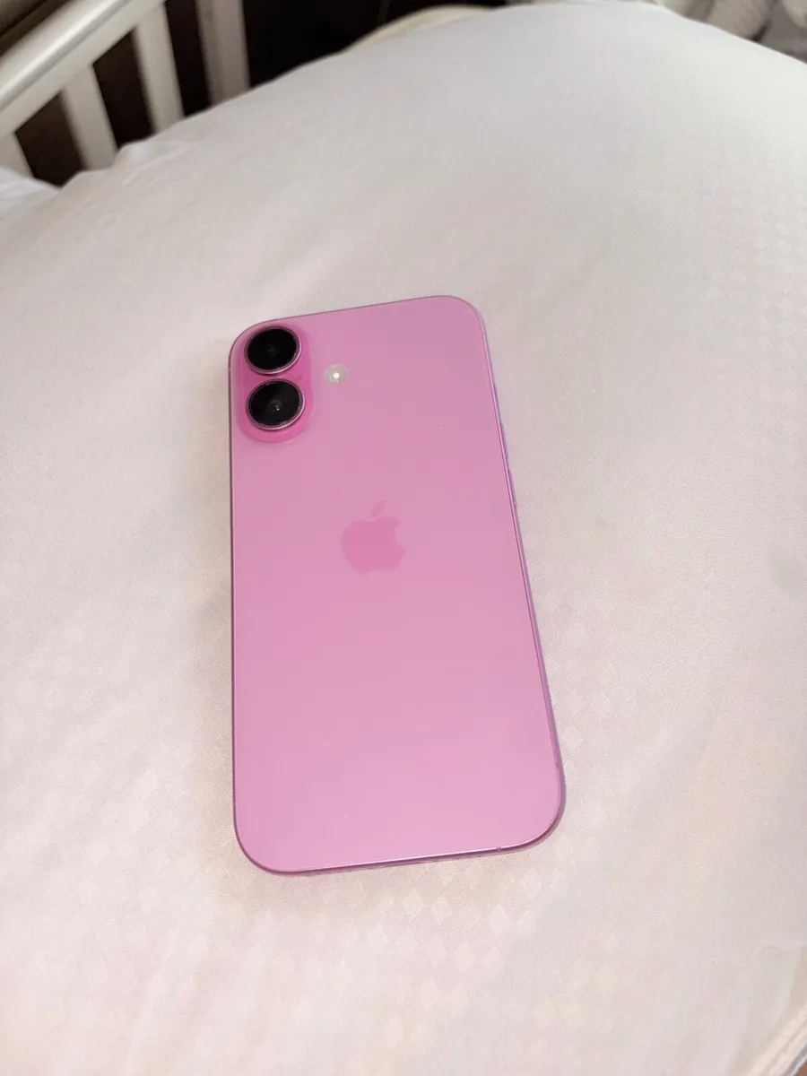 iPhone 16 - Image 1