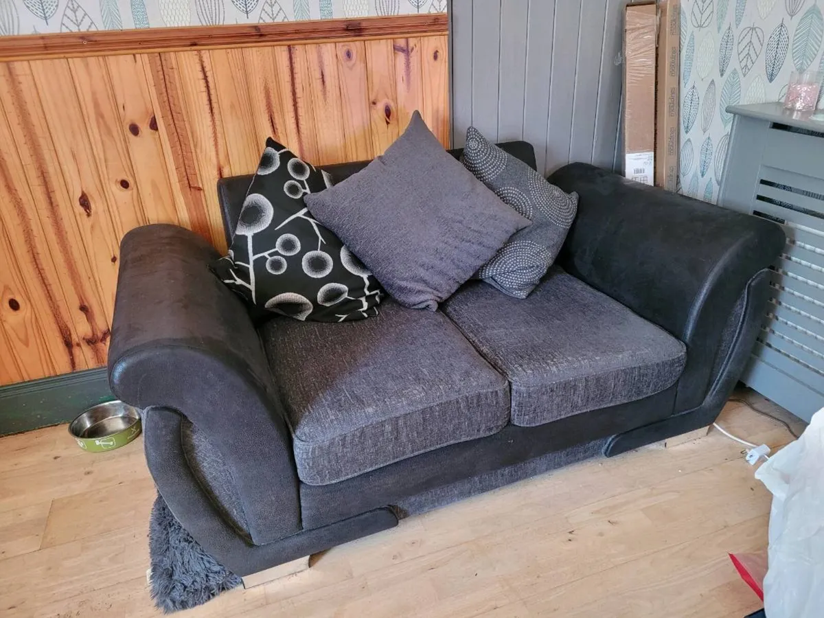 Corner sofa and 2 seater sofa - Image 2