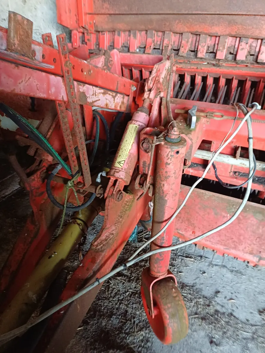 Pottinger silage wagon - Image 4