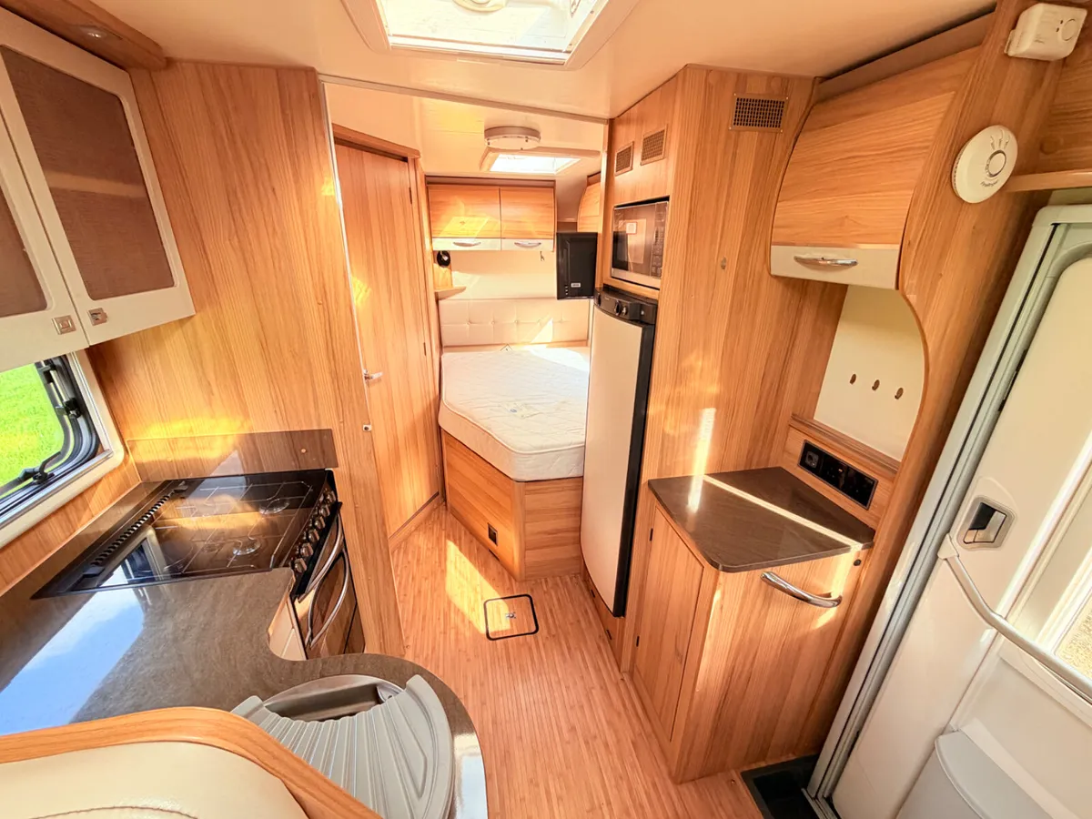 2014 BAILEY APPROACH AUTOGRAPH 745 LOW PROFILE - Image 2