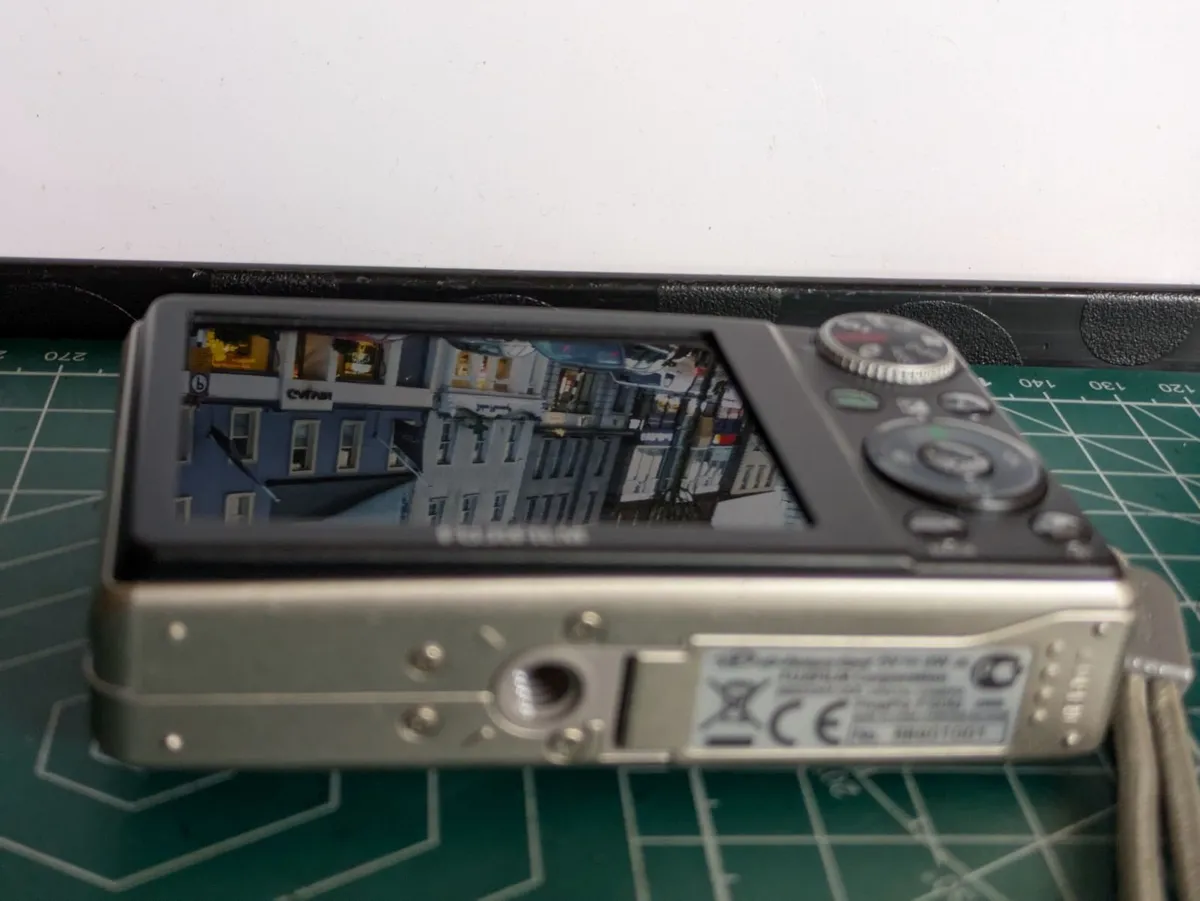 Fujifilm F50fd 12MP SuperCCD🌈 digital compact 📸 - Image 2