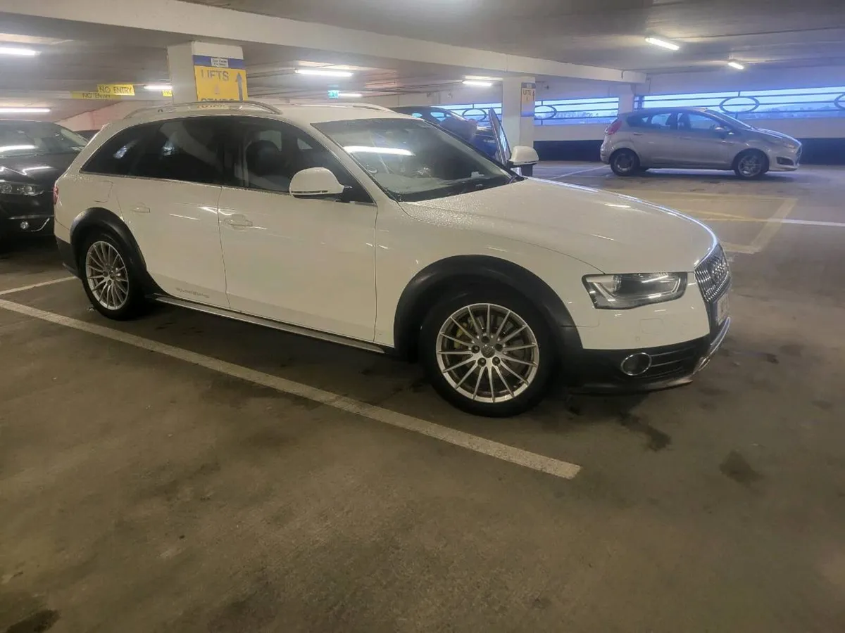 Genuine Audi R17 alloys with excellent tyres.5x112 - Image 1