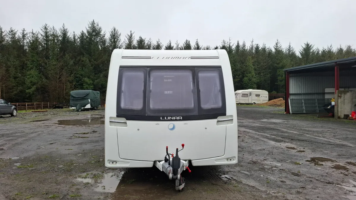 Lunar Clubman SI island bed caravan - Image 2