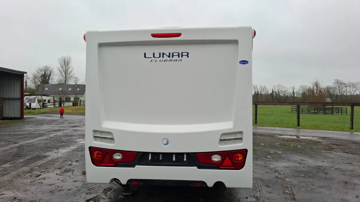 Lunar Clubman SI island bed caravan - Image 4