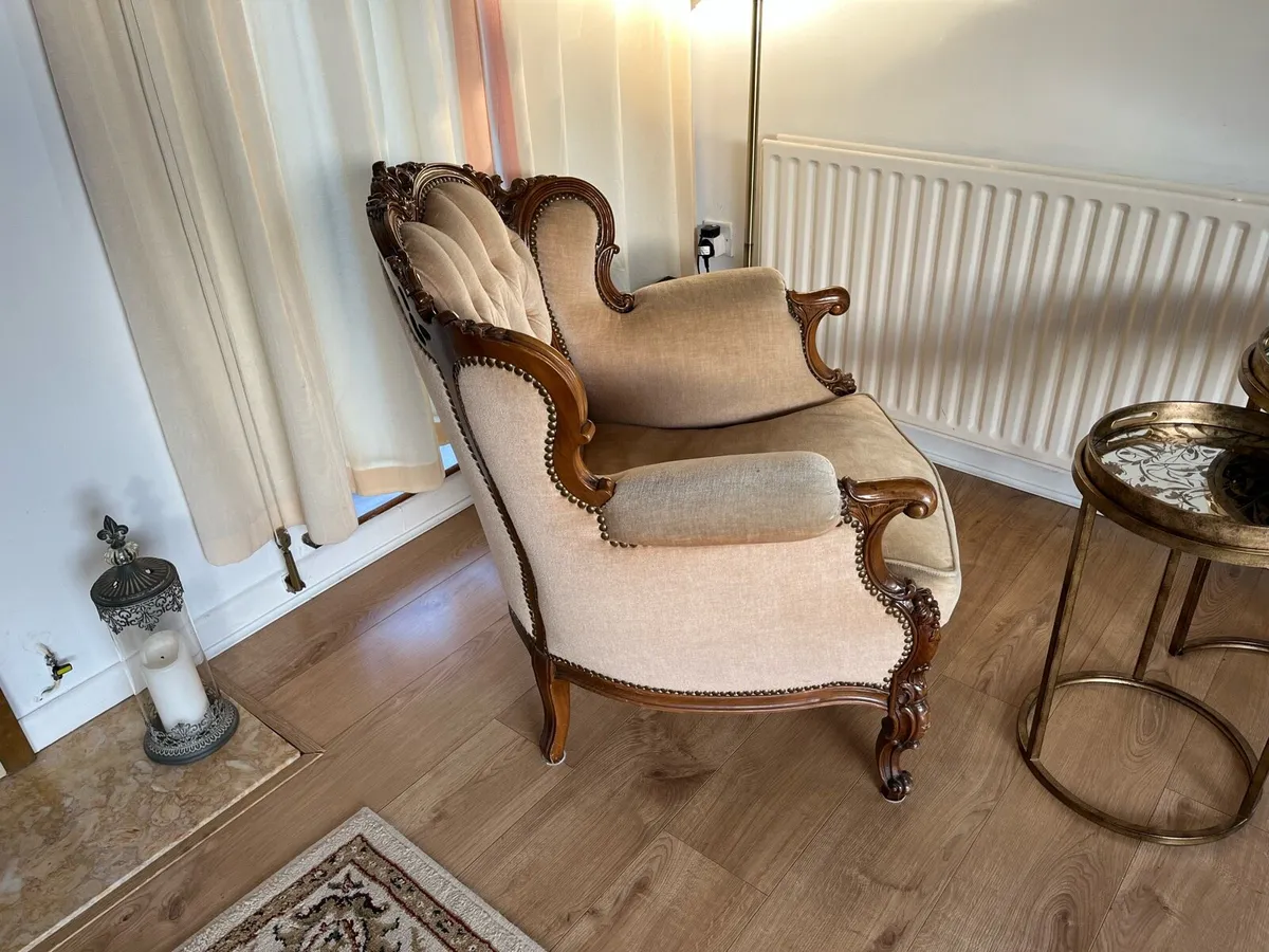 Stunning Vintage Rococo Revival suite - Image 2