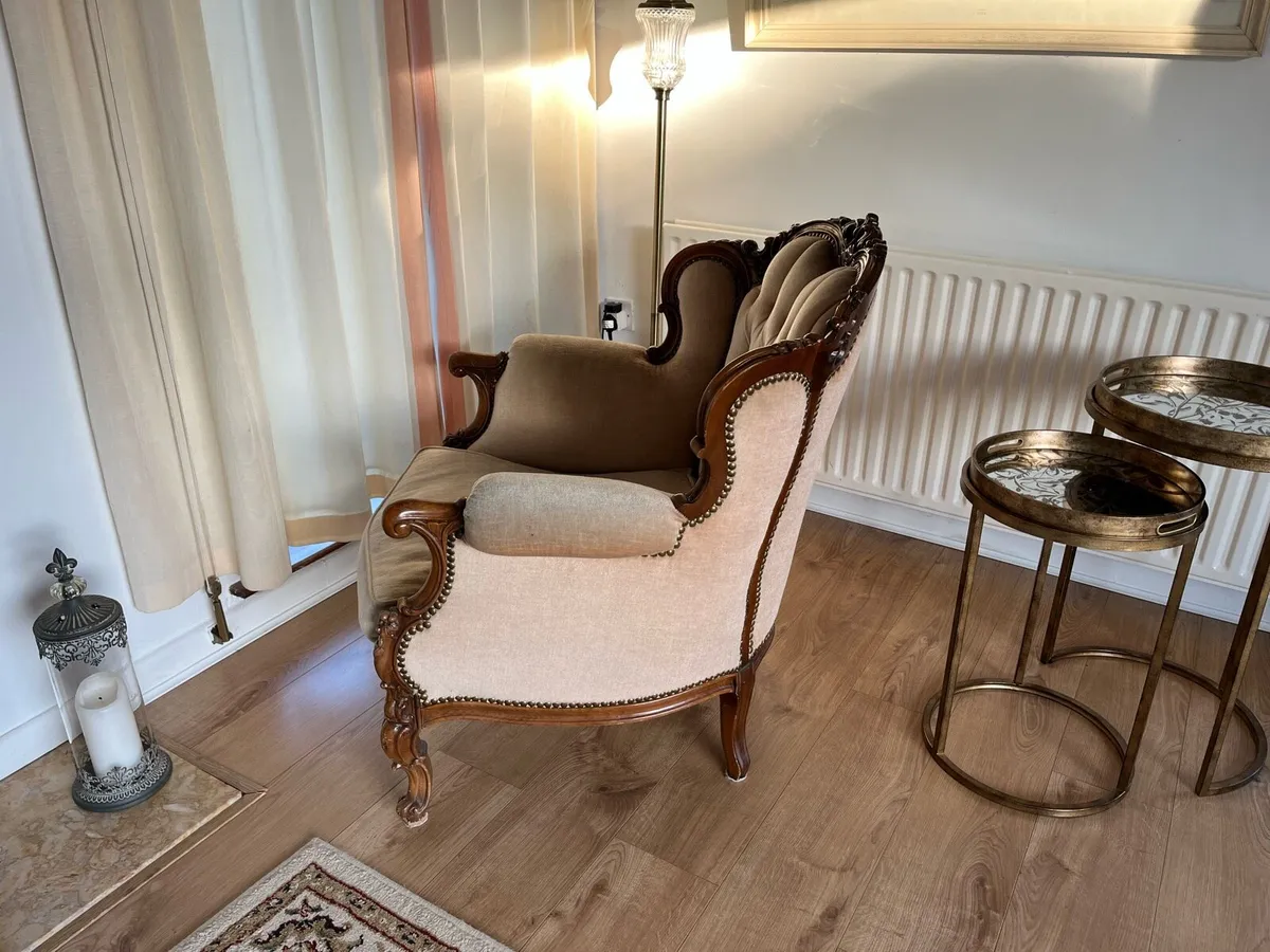 Stunning Vintage Rococo Revival suite - Image 4