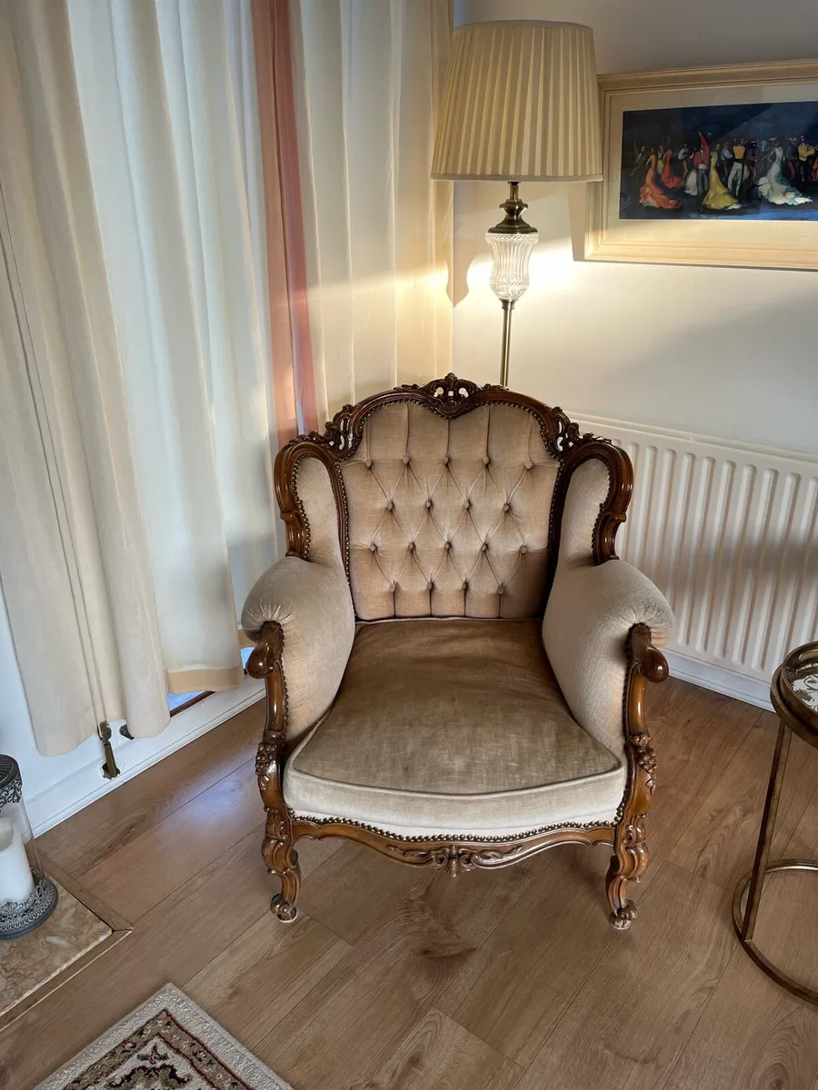 Stunning Vintage Rococo Revival suite - Image 1