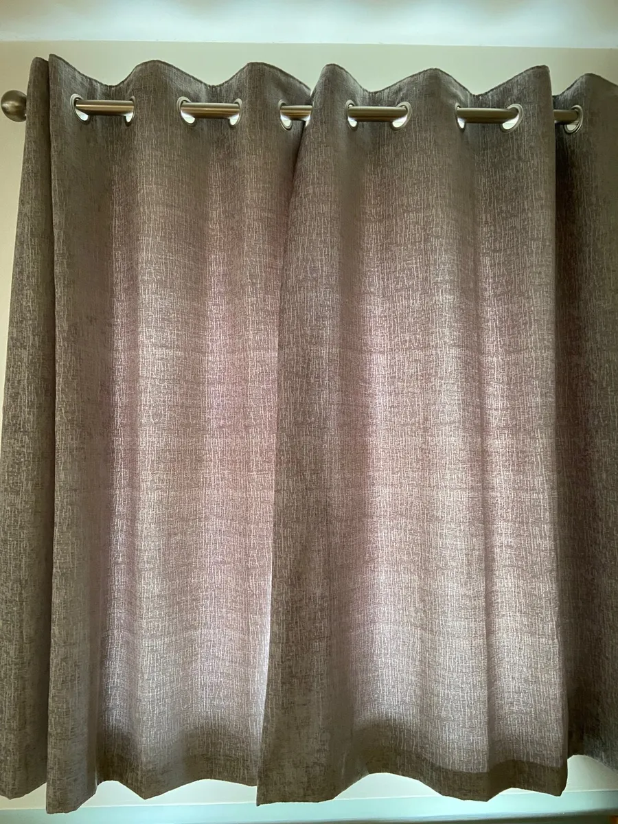 Curtains - Image 3