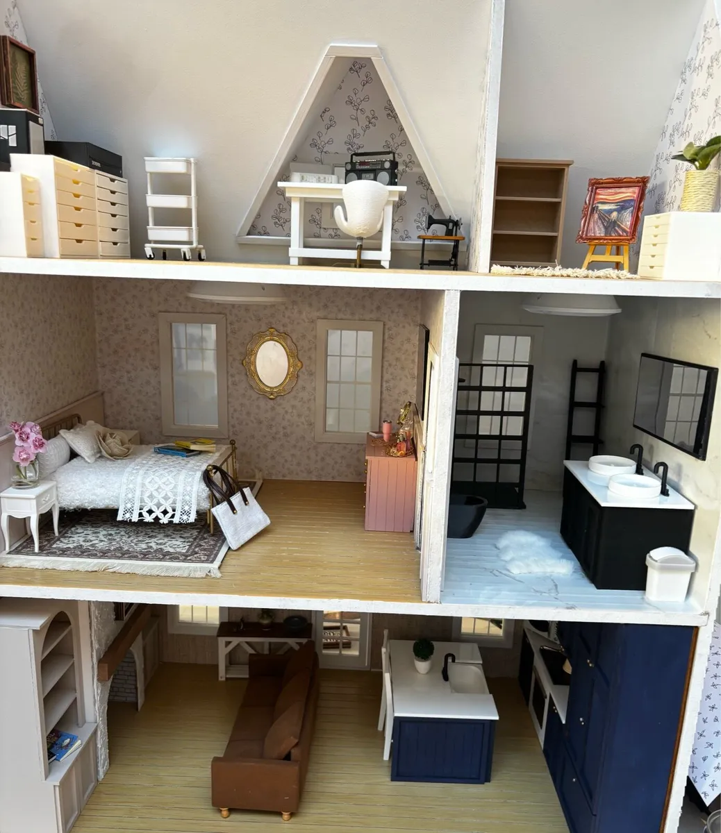 Vermont farmhouse jr Dollhouse - Image 2