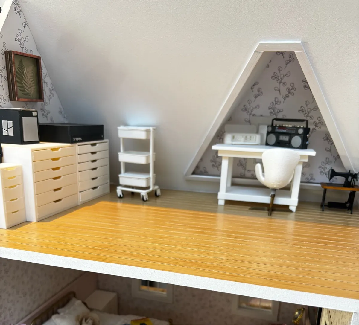 Vermont farmhouse jr Dollhouse - Image 4