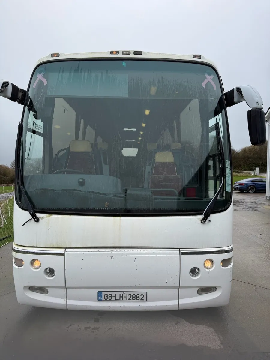 Iveco plaxton panter 61 seater coach. - Image 1