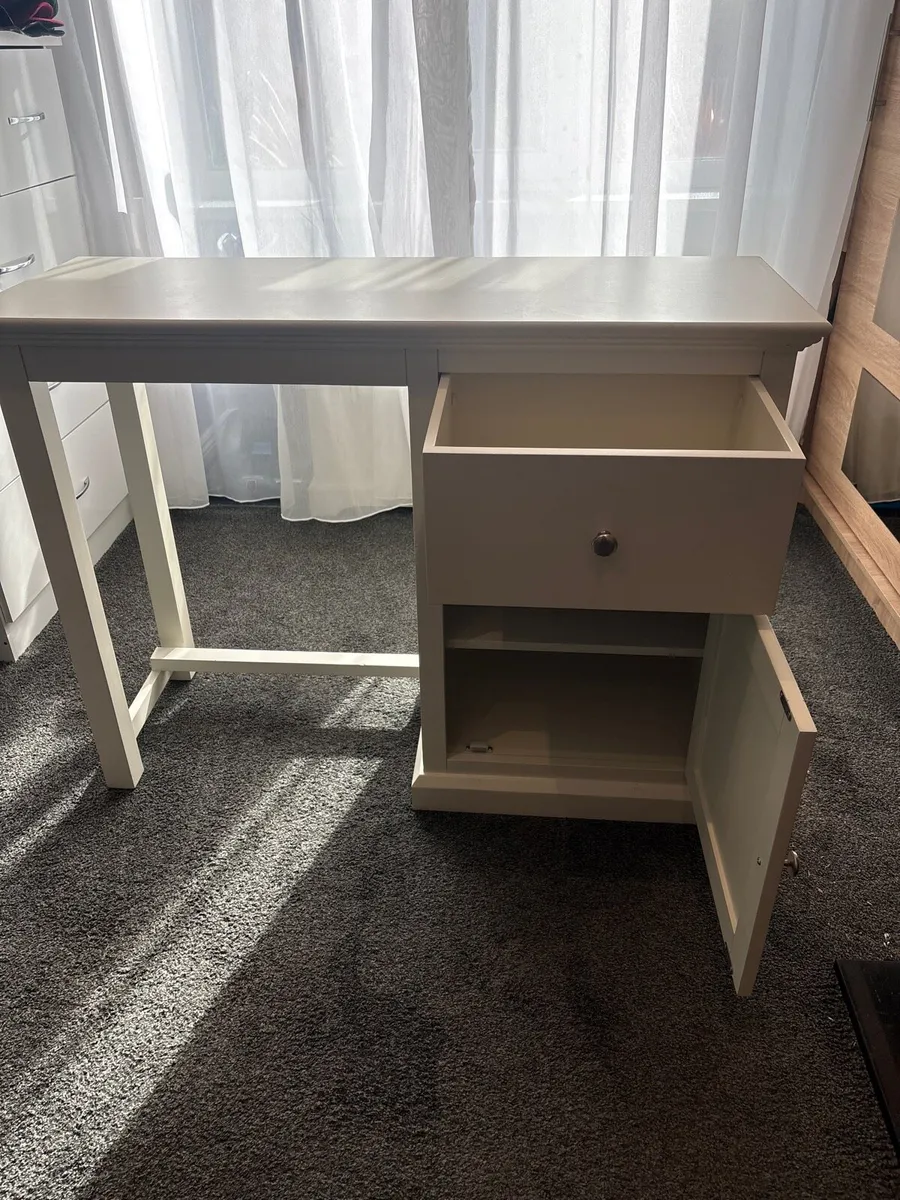 Computer desk - Image 2