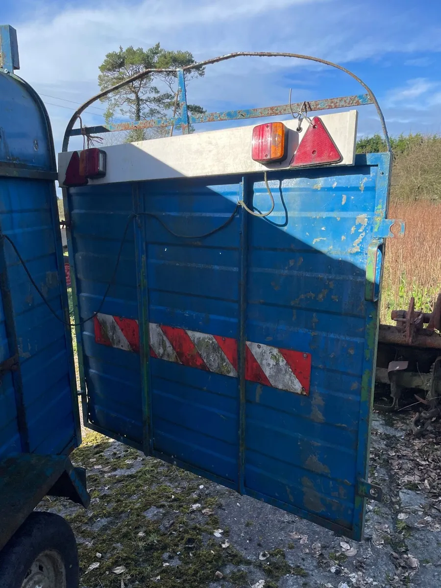 Trailer - Cow Box - Image 3