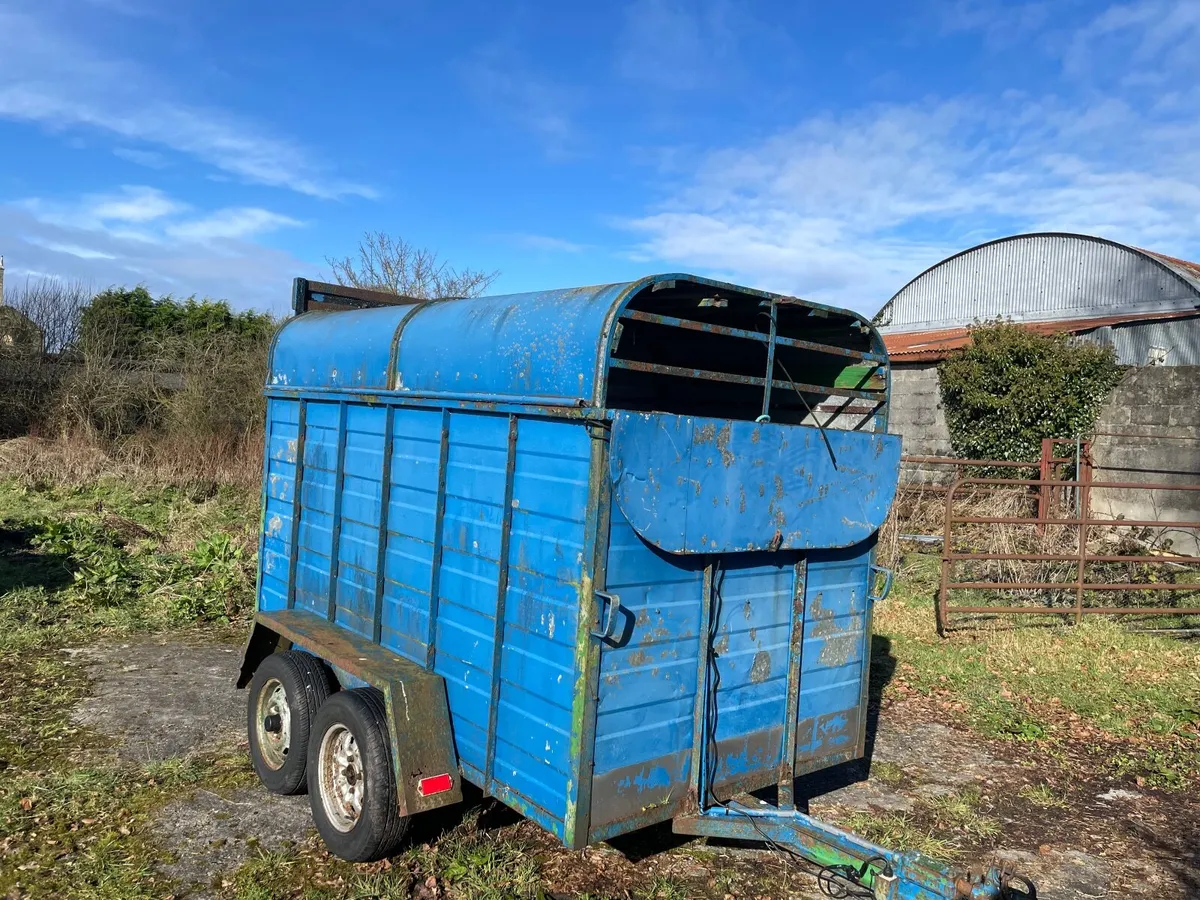 Trailer - Cow Box - Image 1