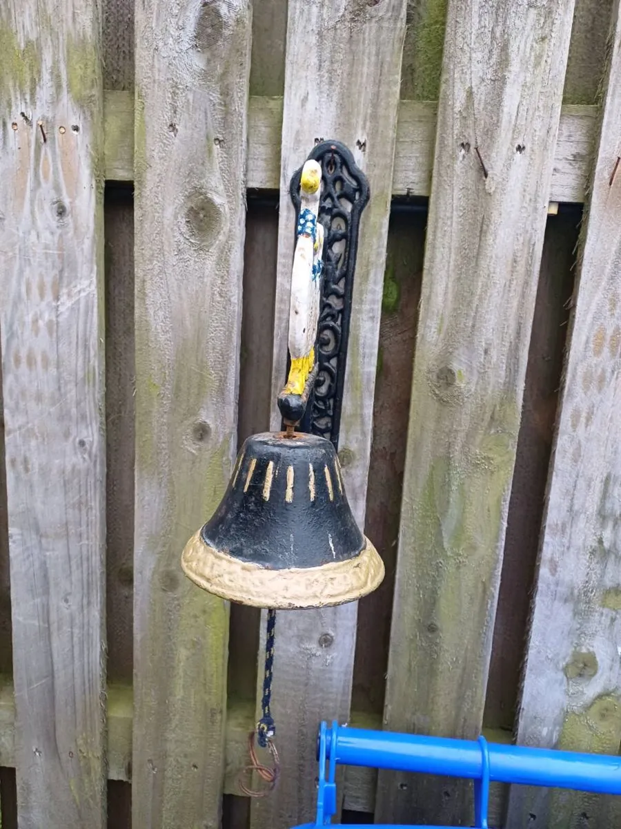 Vintage Cast-iron Farmhouse Bell - Image 4