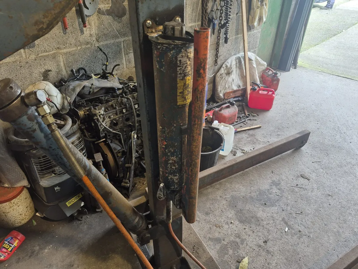 Weston House Engine Crane - Image 2