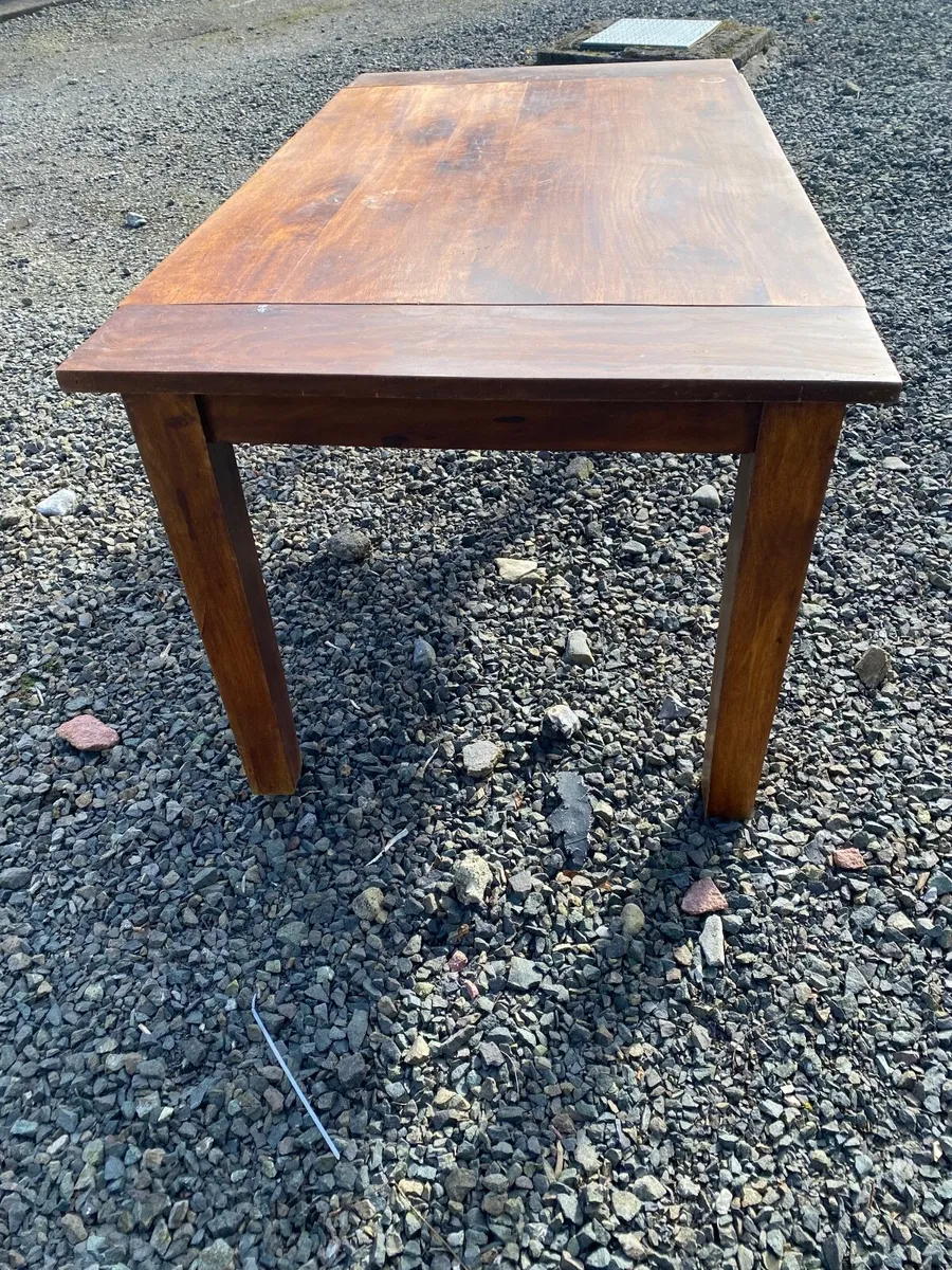 Kitchen table - Image 1