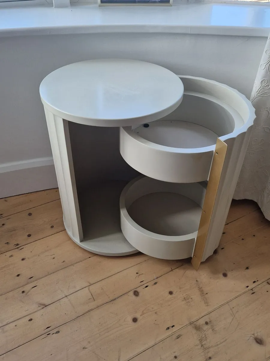 Double bed, head board and 2 lockers - Image 2