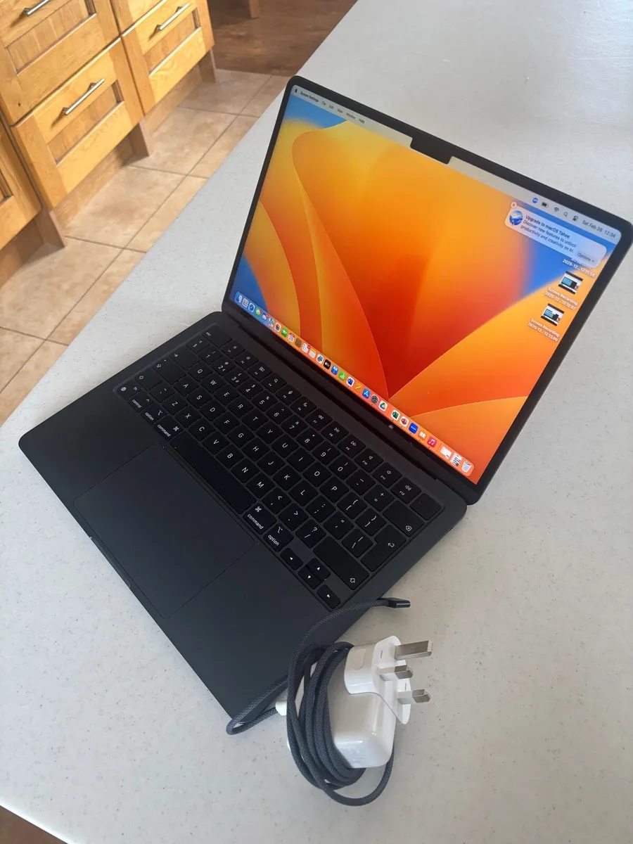 MacBook Air 2024 M3 - Image 1