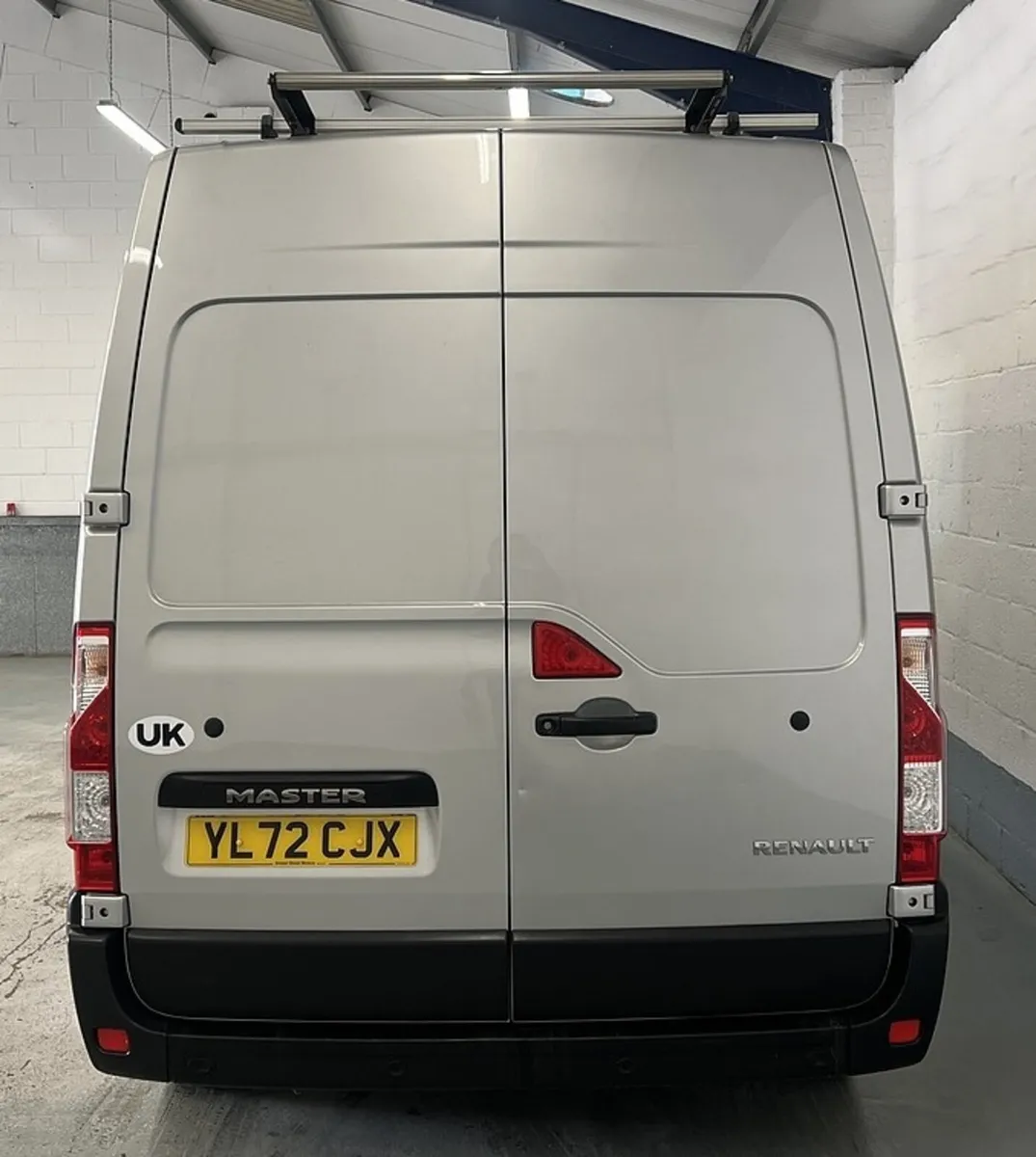 2023 Renault Master Medium Roof Panel Van - Image 4