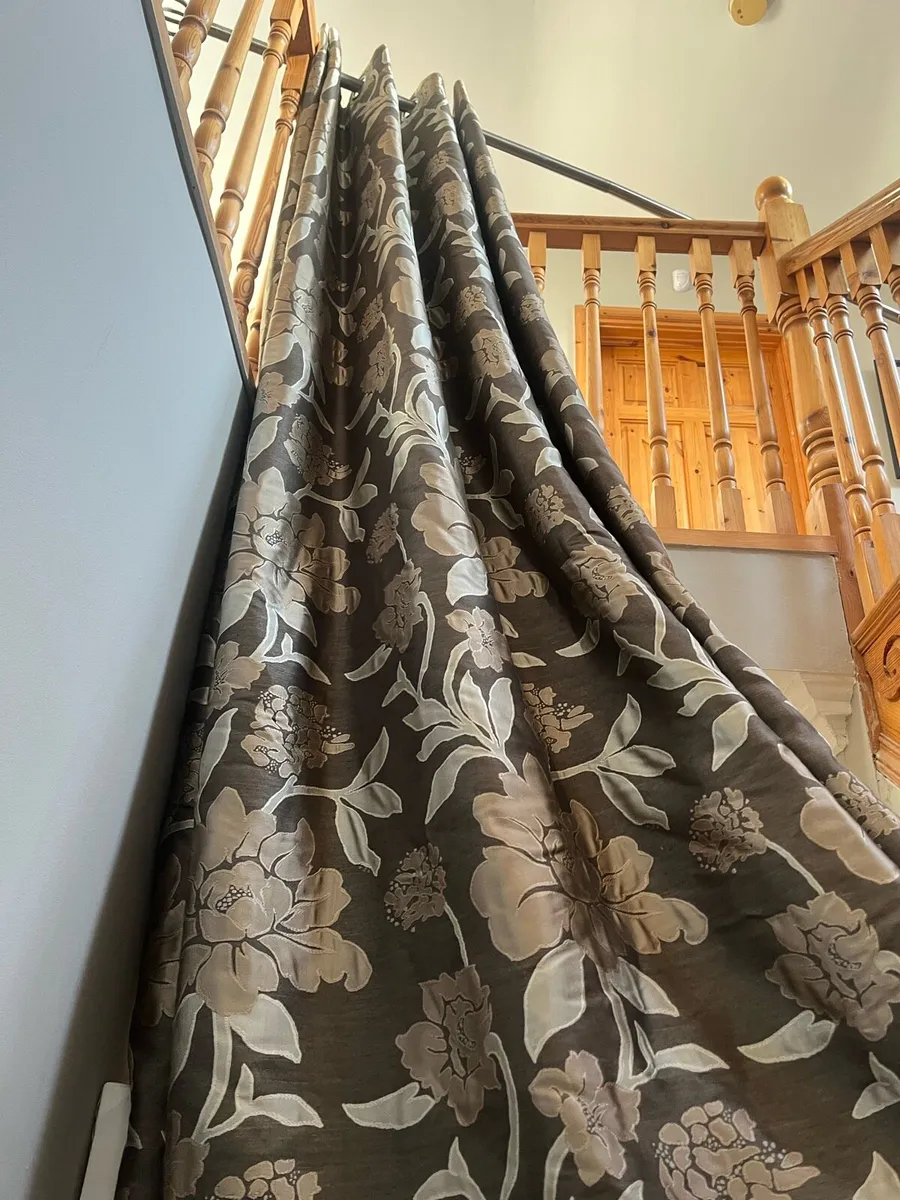 Curtains - Image 2