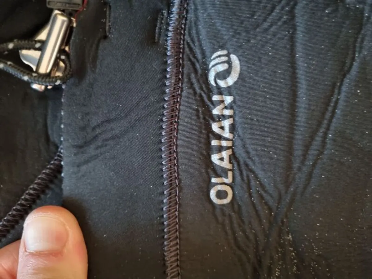 Surfing 5/4mm wetsuit. Neoprene with hood. - Image 3