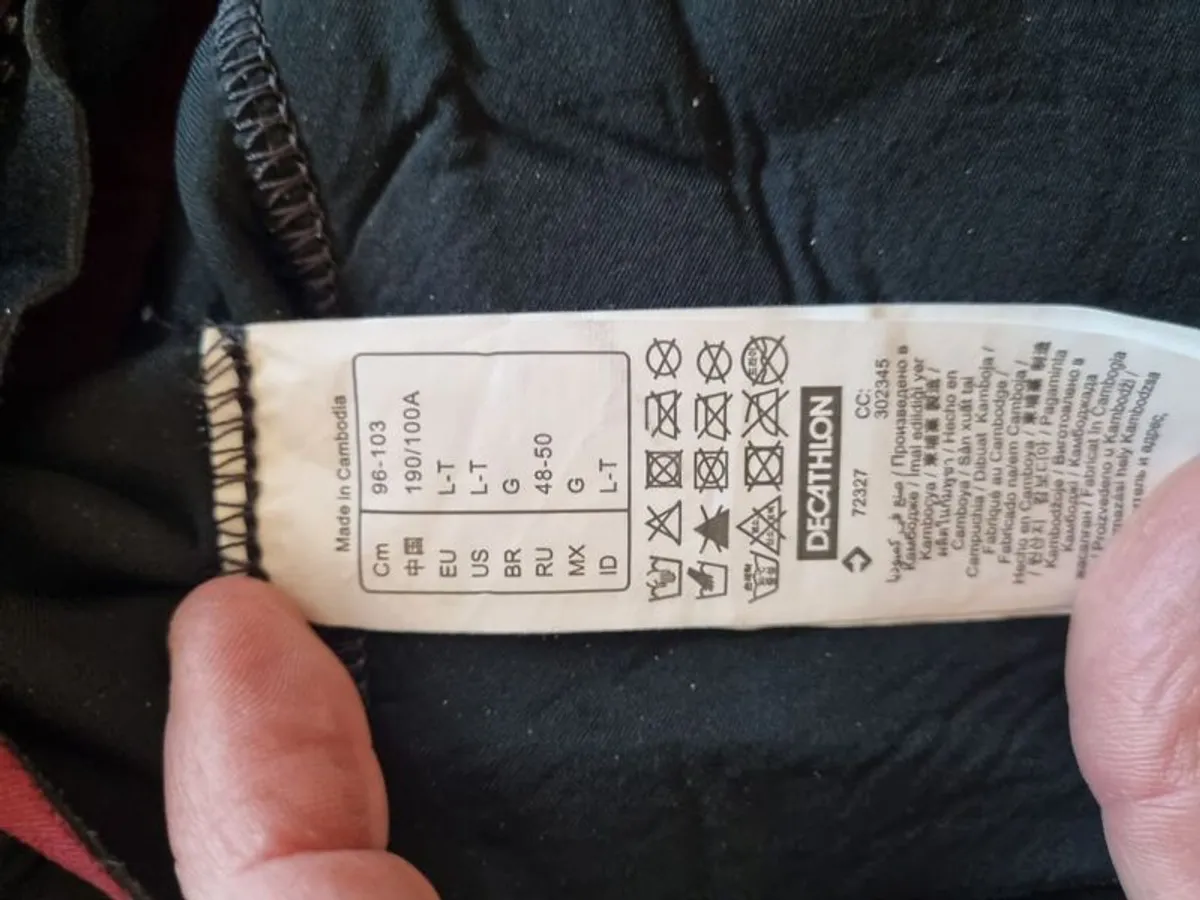 Surfing 5/4mm wetsuit. Neoprene with hood. - Image 4