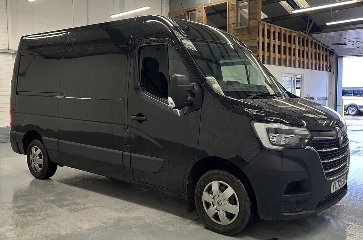 2023 Renault Master Medium Roof Panel Van - Image 1