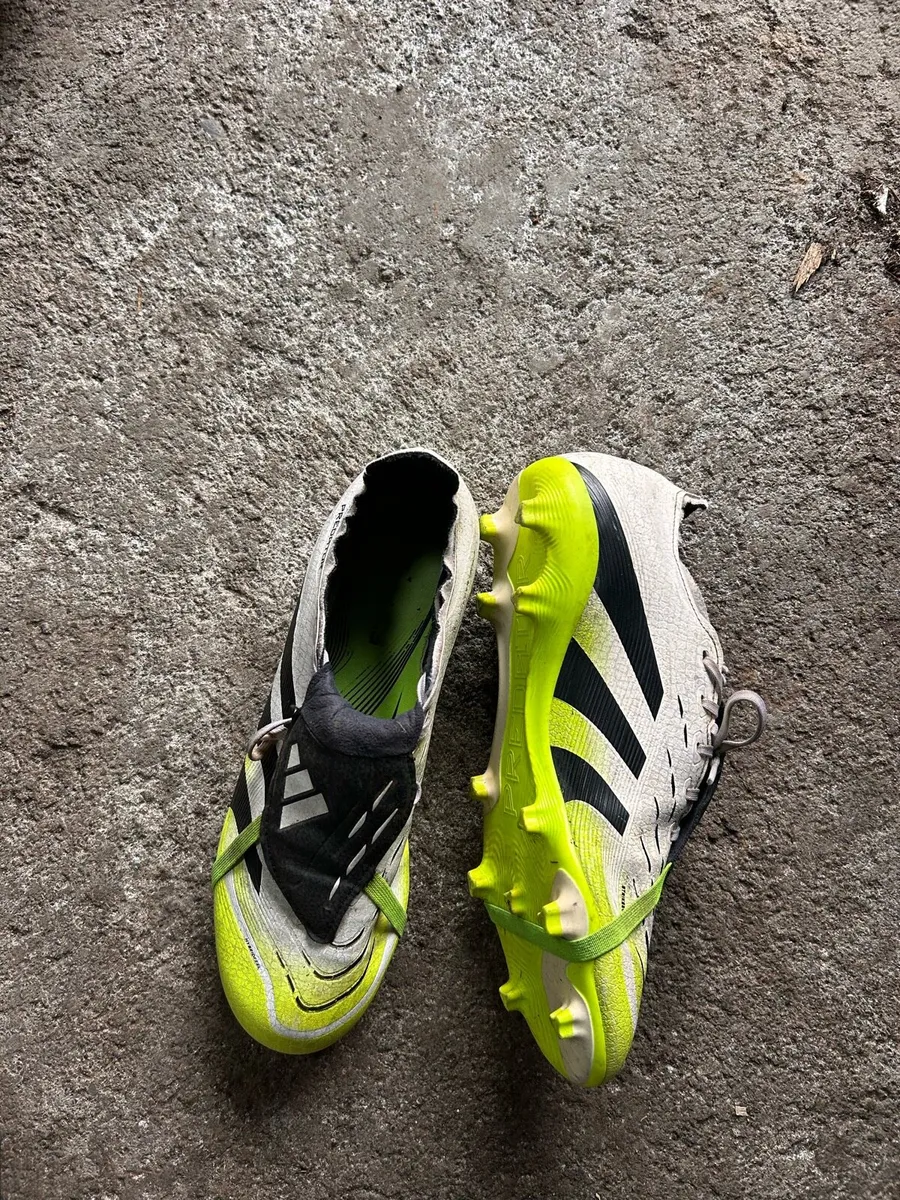 Selection of football boots - Image 4