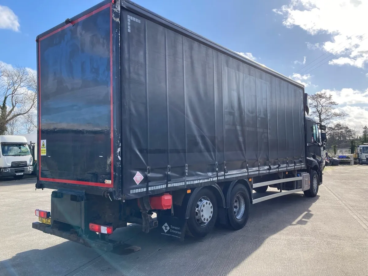 2018 Renault T Range 6x2 27 ft curtainside - Image 4