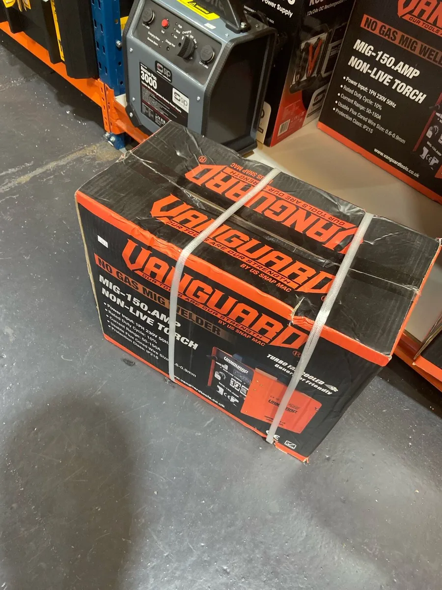 150 AMP GASLESS MIG WELDER WITH WIRE INC FREE DELI - Image 3