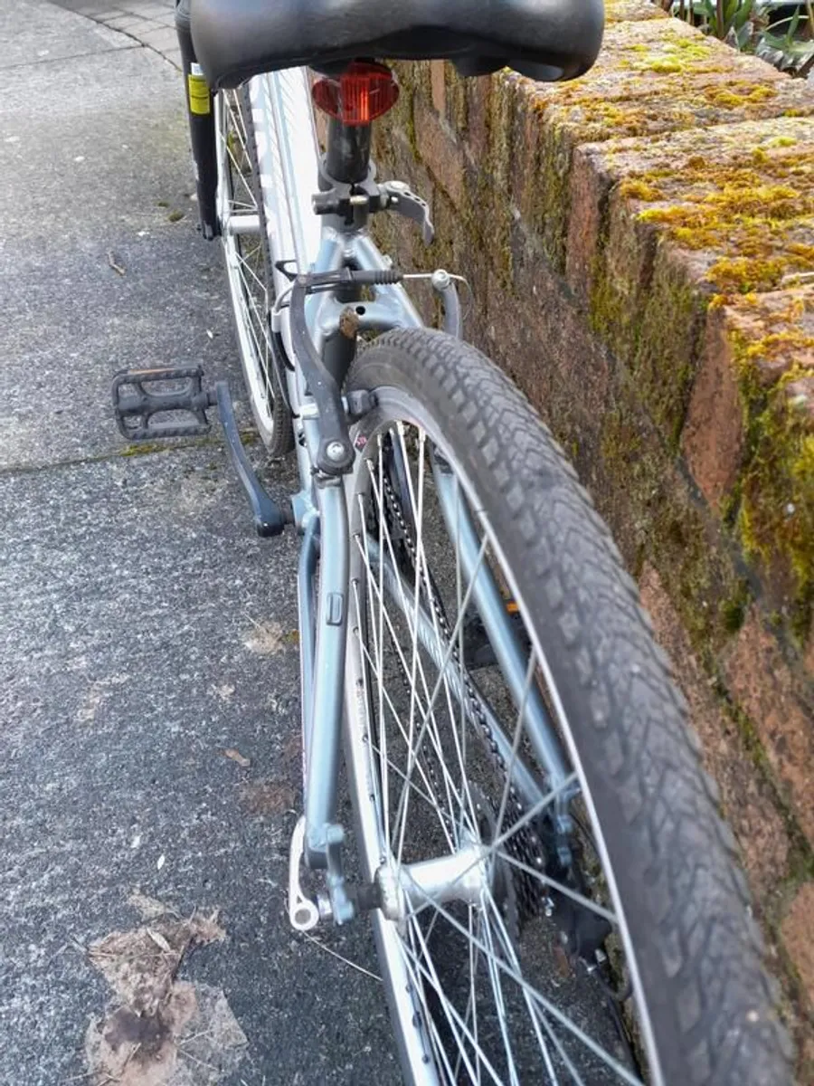 Ladies/Girls Hybrid mountain bike for sale - Image 3