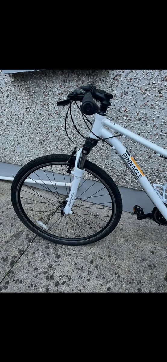 Ladies Hybrid Style bike. As new! Only €100 - Image 2