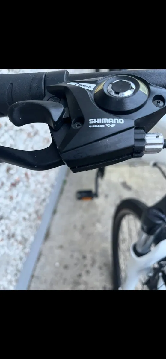 Ladies Hybrid Style bike. As new! Only €100 - Image 4