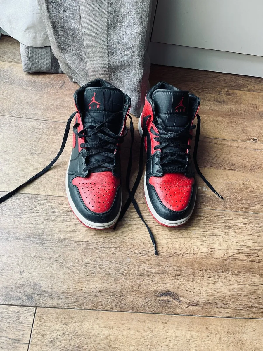 Shoes (Nike air Jordan 1 mid) - Image 4