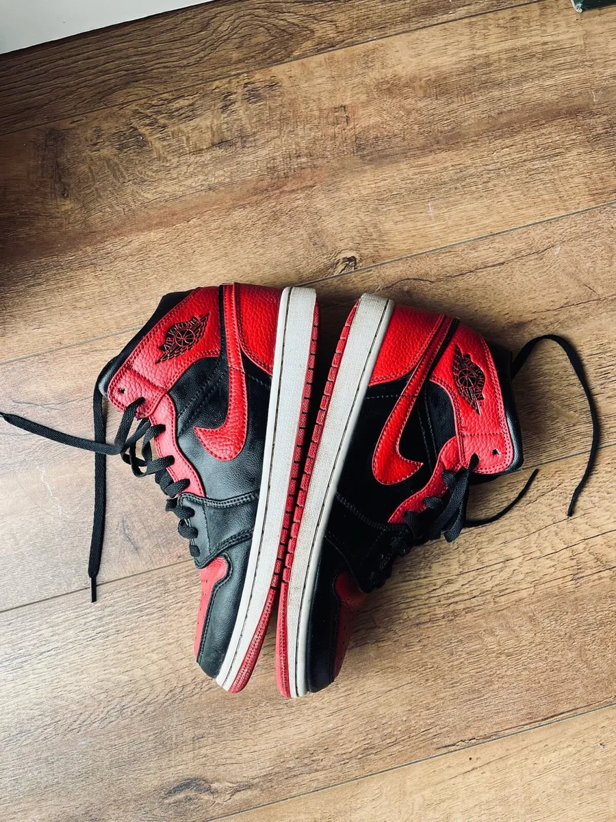 Shoes (Nike air Jordan 1 mid) - Image 1