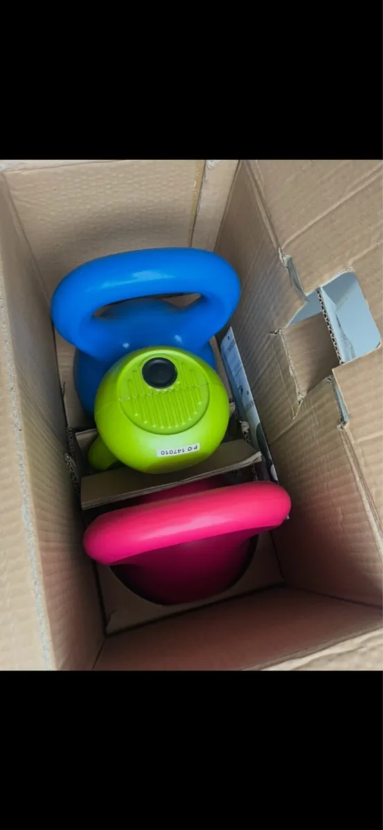 Davina McCall Kettle Bell Set As new in box. €15 - Image 2