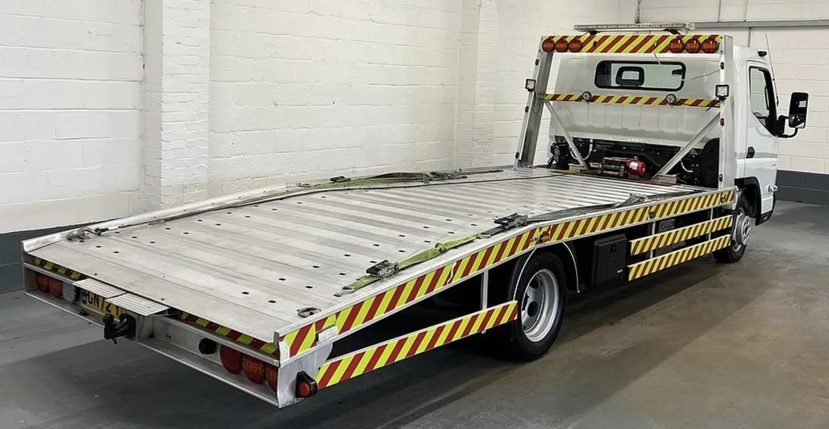 2022 Mitsubishi Canter Vehicle Transporter Van - Image 2