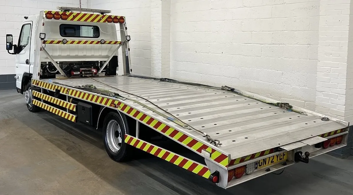 2022 Mitsubishi Canter Vehicle Transporter Van - Image 3